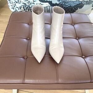 Stuart Weitzman size 6.5 light taupe heeled booties